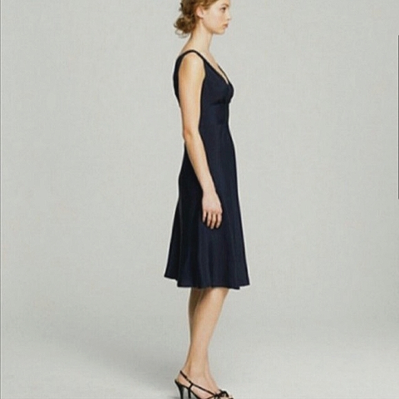 🎁 NWOT J. Crew Sophia Silk Dress. V-Neckline w/ Subtle Pleats on Front & Back - Picture 3 of 16